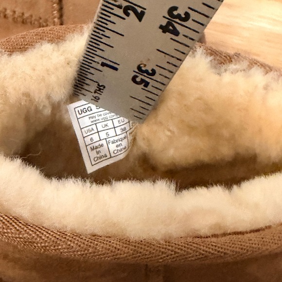 UGG Classic Ultra Mini Boots Suede Sheepskin Lined Women's 6 - Picture 8 of 9